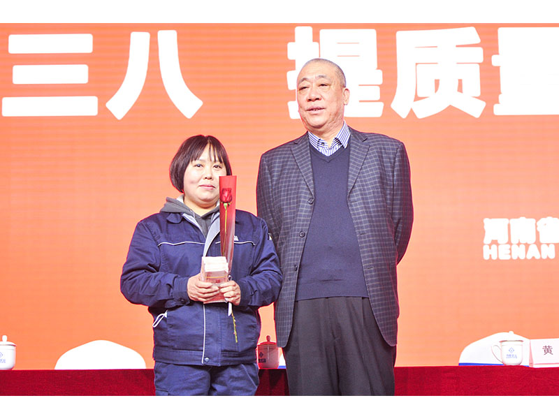 �¾�����ģ����ŷ������Ů������Фǰ��